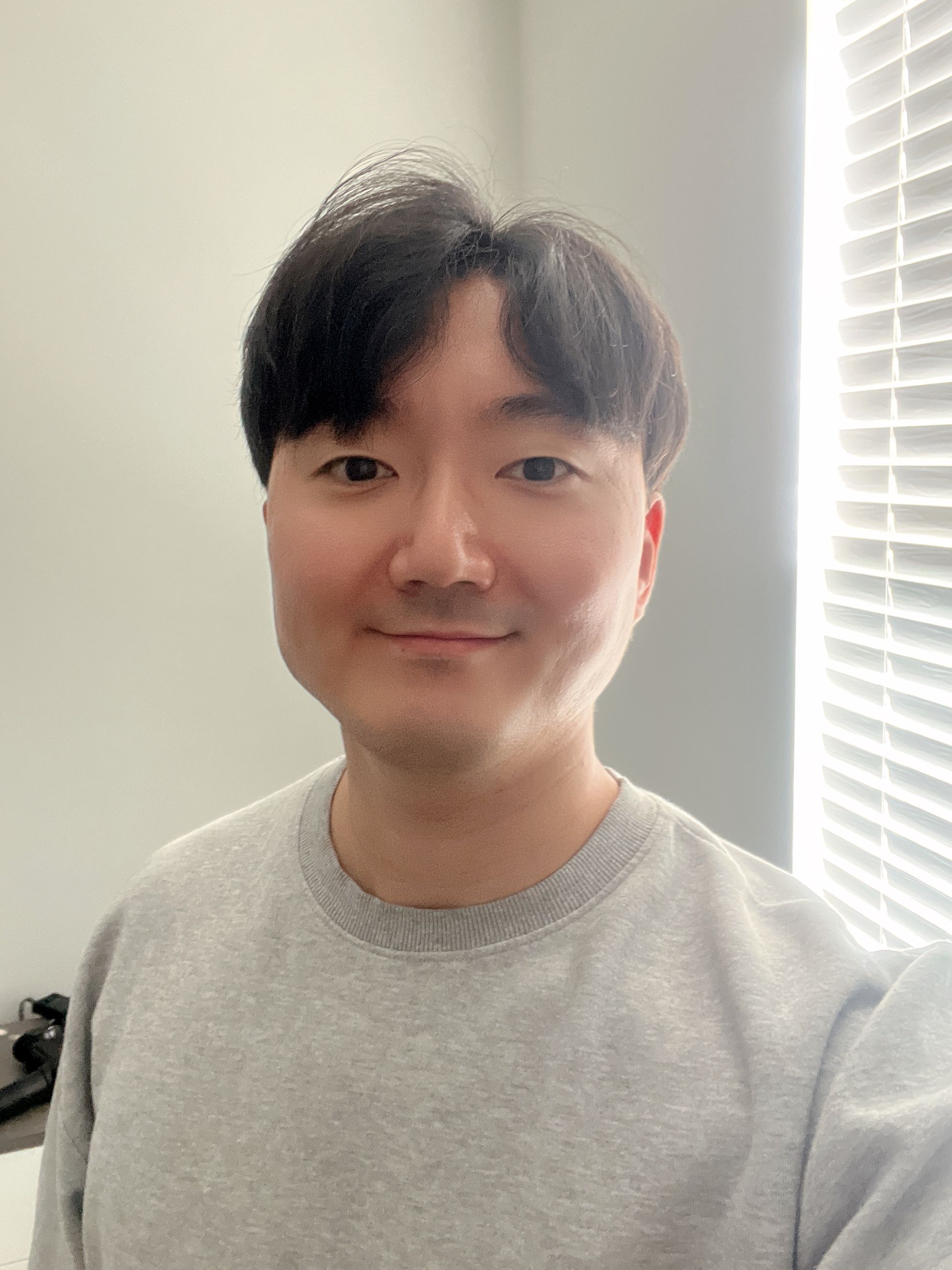 Headshot of Evan Kim